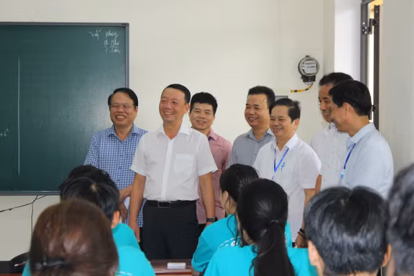 Chủ tịch UBND tỉnh Hà Tĩnh Phan Thiên Định kiểm tra công tác chuẩn bị Kỳ thi tốt nghiệp THPT 2026.