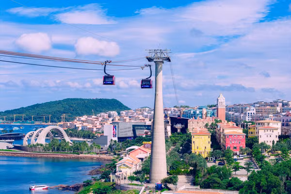 Sun Group vừa nhận quyết định chấp thuận chủ trương đầu tư dự án tuyến cáp treo số 2, thuộc dự án Cáp treo và quần thể vui chơi giải trí biển Hòn Thơm.