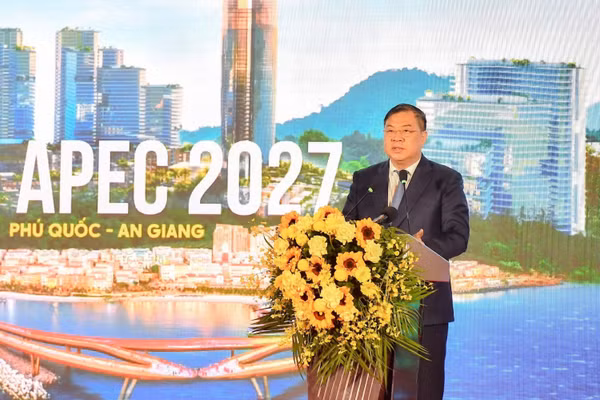 Phó Thủ tướng Thường trực Chính phủ Phạm Gia Túc phát biểu chỉ đạo tại hội nghị.