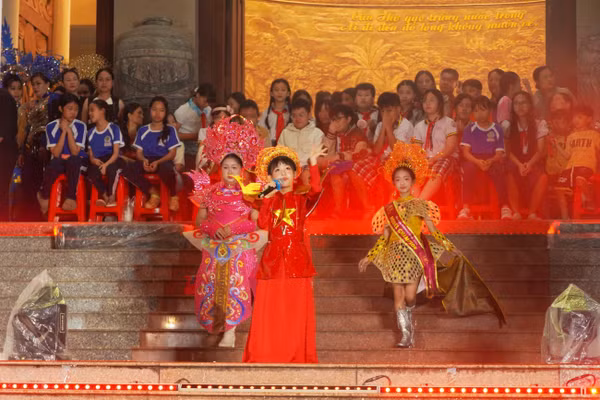 Đặc sắc chương trình nghệ thuật “Tuổi thơ cùng di sản”.