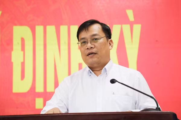 Ông Chung Tấn Thịnh, Phó Giám đốc Sở Y tế tỉnh An Giang, thông tin tại buổi giao ban báo chí.