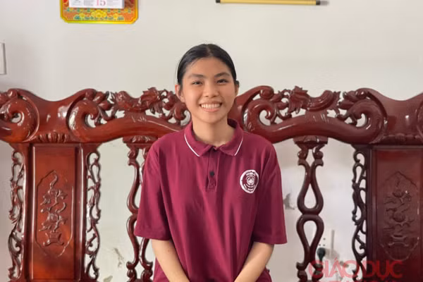 Em Lê Thị Hoài Thu đạt thủ khoa khối B00 Hà Tĩnh.