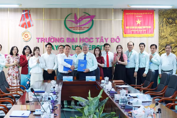 Lễ Ký kết Thỏa thuận hợp tác truyền thông.