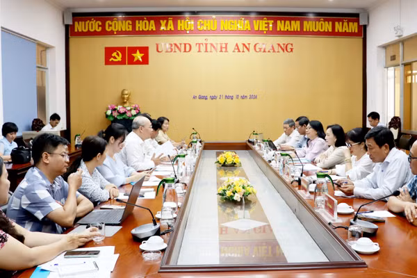 Quang cảnh buổi làm việc.