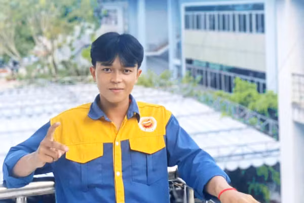 Chàng trai Danh Thanh Long, cựu sinh viên Khoa Điện - Điện tử, Trường Cao đẳng Kiên Giang.