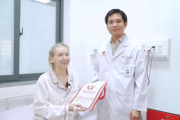 Nữ du khách quốc tịch Latvia được phẫu thuật thành công và phát hiện sớm ung thư đại tràng tại Bệnh viện Đa khoa Quốc tế S.I.S Cần Thơ. Ảnh: BVCC.
