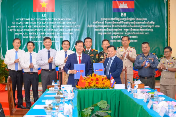 Ban Chuyên trách tỉnh An Giang và Ban Chuyên trách tỉnh Kep ký kết biên bản hợp tác.