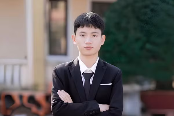Nguyễn Tiến Đạt (lớp 12A1, Trường THPT Nguyễn Huệ, Hà Tĩnh).