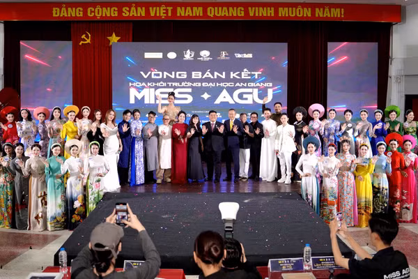 Rực rỡ đêm Bán kết cuộc thi “Hoa khôi Trường Đại học An Giang - Miss AGU” 2025.