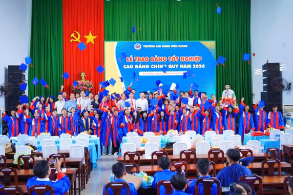 Lễ trao bằng tốt nghiệp Cao đẳng chính quy năm 2026.