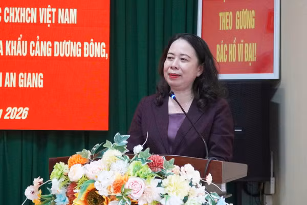 Phó Chủ tịch nước Võ Thị Ánh Xuân gặp mặt cán bộ, chiến sĩ Ban Chỉ huy Biên phòng Cửa khẩu cảng Dương Đông.