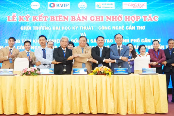 Lễ ký kết biên bản ghi nhớ hợp tác.