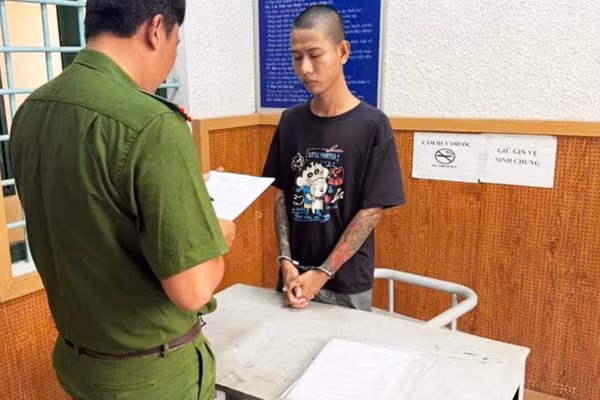 Bị can Đơn Văn Bình (phải). Ảnh: CACC.