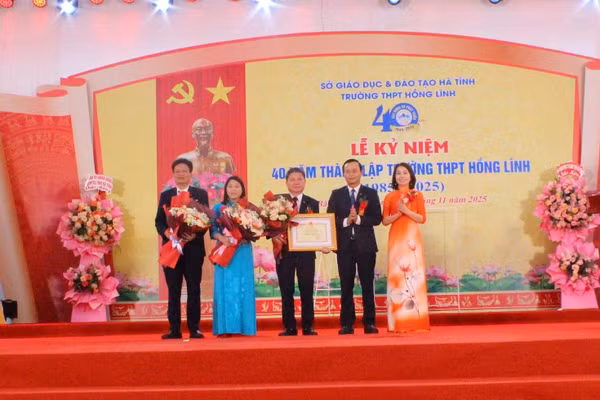 Trường THPT Hồng Lĩnh kỷ niệm 40 năm thành lập