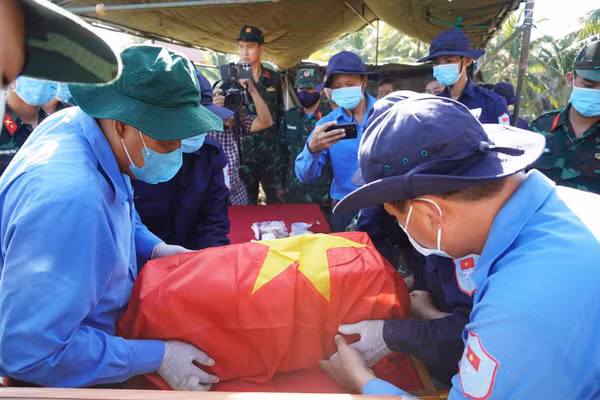 Quá trình cất bốc, quy tập hài cốt Liệt sĩ Nguyễn Thị Út.