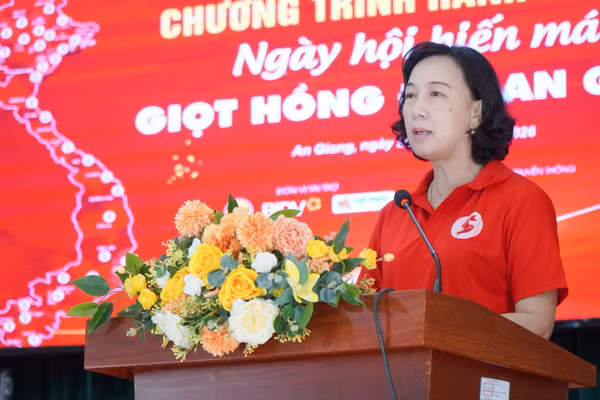 Bà Nguyễn Thị Minh Thúy, Phó Chủ tịch UBND tỉnh An Giang, phát biểu tại buổi lễ.