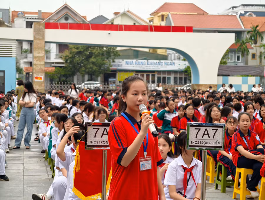 Học sinh Trường THCS Trọng Điểm (phường Hạ Long) tham gia chương trình ngoại khóa về giáo dục giới tính. 