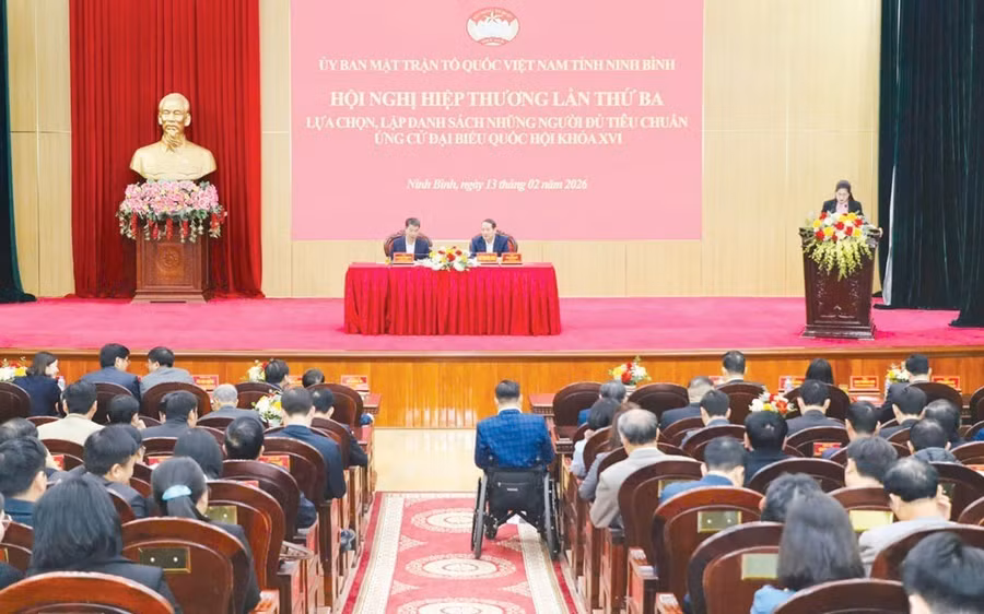 Hội nghị hiệp thương lần thứ ba lựa chọn, lập danh sách những người đủ tiêu chuẩn ứng cử đại biểu Quốc hội khóa XVI. Ảnh: Đức Lam