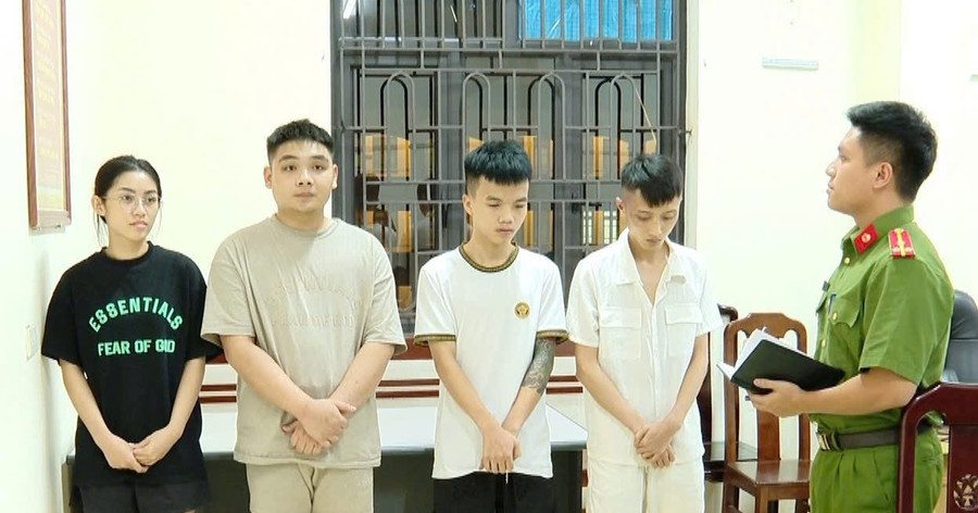 Các đối tượng tại cơ quan công an. Ảnh: Công an cung cấp. 