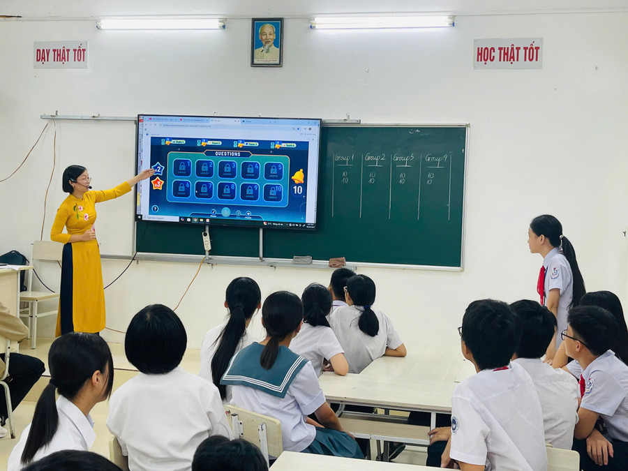 Ứng dụng CNTT trong tiết học Tiếng Anh tại Trường THCS Trần Bích San. z5987872923158-ebf915b87b19ecf4bf2e5ffee9a787e3.jpg