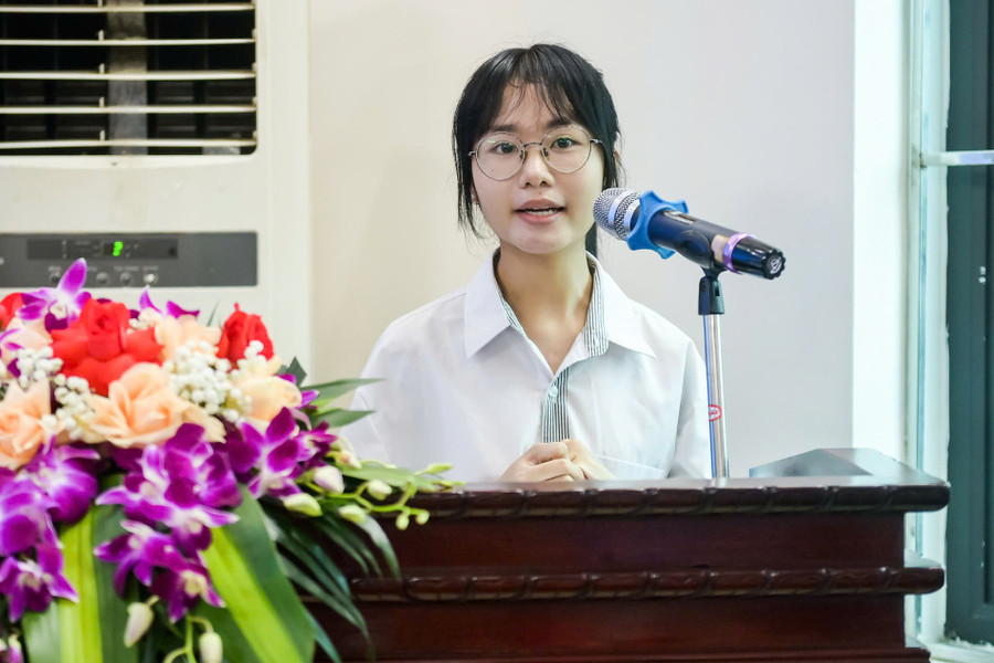 Em Đinh Thị Anh Đào, lớp 12A6, Trường THPT Tống Văn Trân (Ý Yên, Ninh Bình). z6912761758953-a7310ded439e09c1486b5caae760bb25.jpg