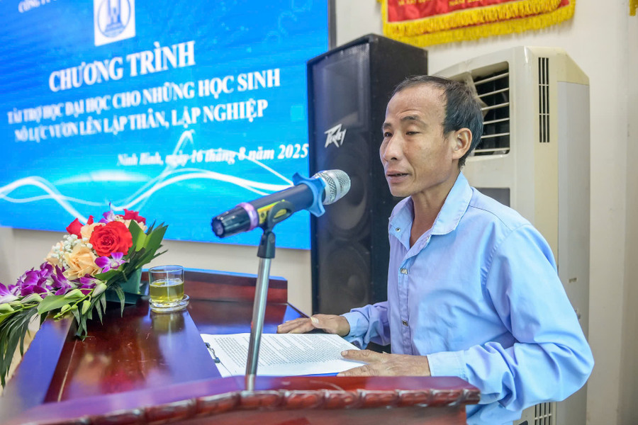 Ông Trần Xuân Thiệm, phụ huynh học sinh Trần Xuân Đam - thủ khoa toàn quốc Kỳ thi tốt nghiệp THPT năm 2025. z6912761712396-376c370a800daada2267aedb5caf85bf.jpg