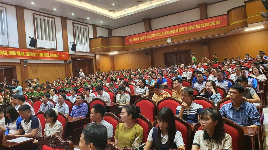 Các đại biểu tham dự Hội nghị. z7119230111307-24d76ab5b9e12171b66fbfb1e0f399a3.jpg