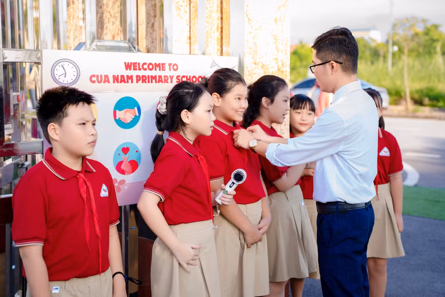 Thầy, trò Trường Tiểu học Cửa Nam (Nam Định, Ninh Bình) trong ngày khai giảng năm học 2025-2026.