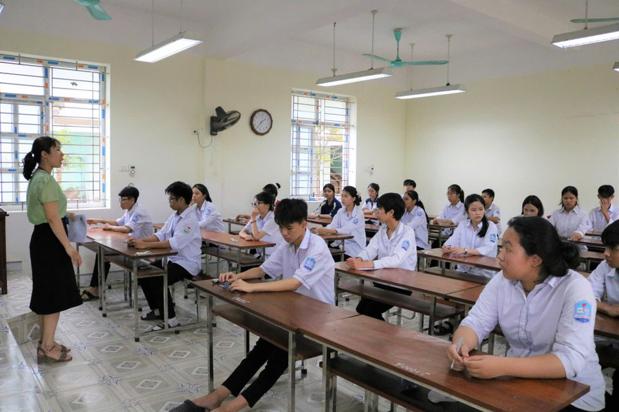 Thí sinh Ninh Bình tham dự Kỳ thi tuyển sinh lớp 10 (năm 2025). z6670284060501-f0acb6573bcdaaf26e34c8a81411ac75.jpg