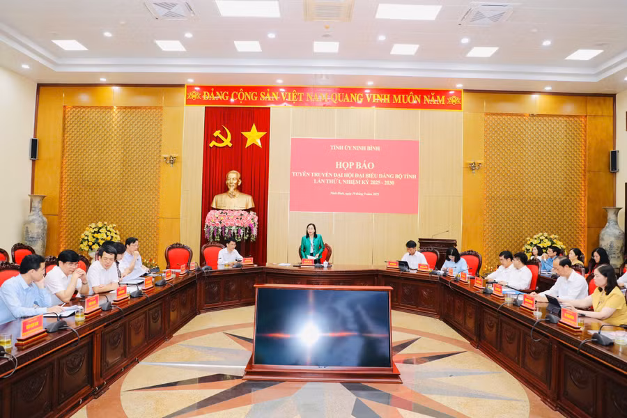 Quang cảnh họp báo.