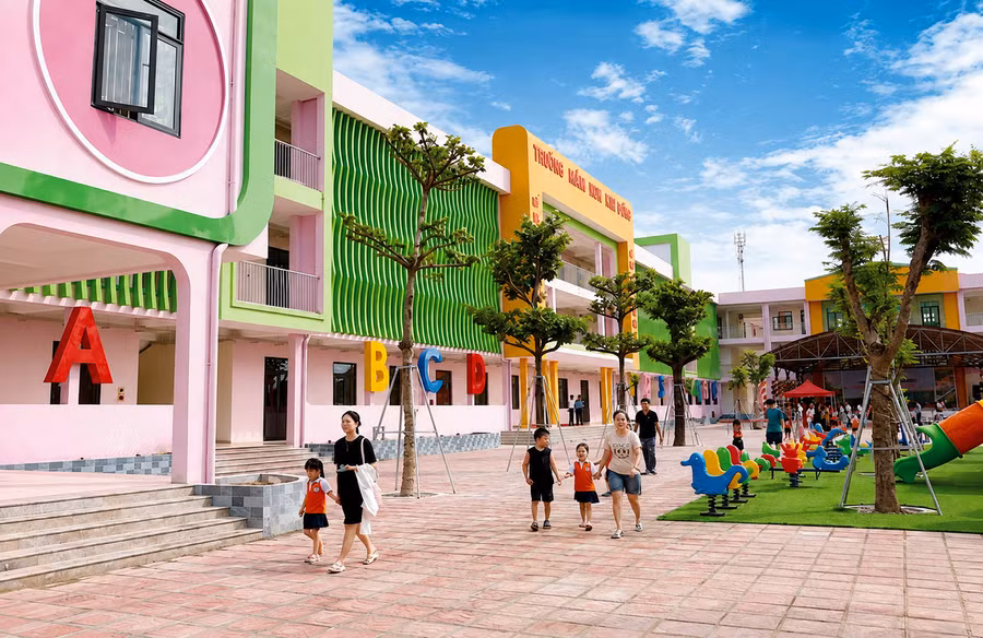 Trường Mầm non Bích Đào (phường Hoa Lư) được đầu tư xây dựng khang trang. Ảnh: Minh Quang