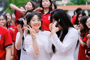 Học sinh Trường THPT Trương Định trong lễ bế giảng năm học 2024-2025.