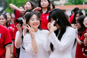 Học sinh Trường THPT Trương Định trong lễ bế giảng năm học 2024-2025.