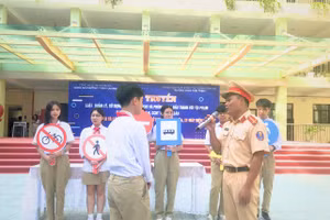 Học sinh được trang bị những kiến thức, kỹ năng về an toàn giao thông.