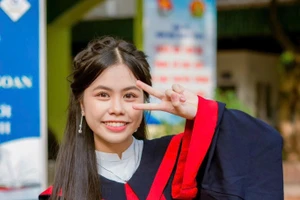 Lê Diệu Linh là lớp trưởng mẫu mực, chăm ngoan của lớp 9E, Trường THCS Tân Định. Ảnh: NVCC.