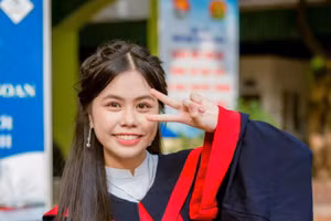 Lê Diệu Linh là lớp trưởng mẫu mực, chăm ngoan của lớp 9E, Trường THCS Tân Định. Ảnh: NVCC.