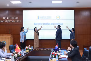 Đại diện Học viện Tài chính và Đại học Massey chính thức công bố Chương trình liên kết đào tạo Thạc sĩ Tài chính. 
