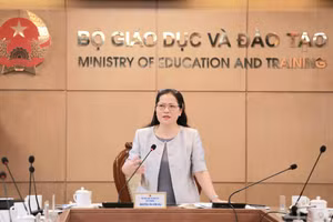 Thứ trưởng Nguyễn Thị Kim Chi chủ trì cuộc họp Hội đồng Thi đua - Khen thưởng Bộ GD&ĐT. Ảnh: Đình Tuệ. 