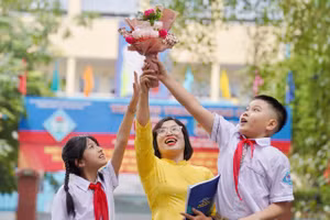 Cô Đỗ Thị Lệ Hằng đã có 15 năm gắn bó với mái trường THCS Tây Sơn, quận Hai Bà Trưng và đạt nhiều thành tích đáng nể. Ảnh: Xuân Phú.