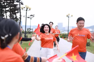 Các vận động viên tham gia chạy bộ với tinh thần quyết tâm cao nhất. 