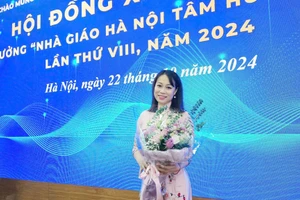 Cô Cao Thị Thu Hiền được vinh danh "Nhà giáo Hà Nội tâm huyết, sáng tạo" lần thứ 8 năm 2024. 