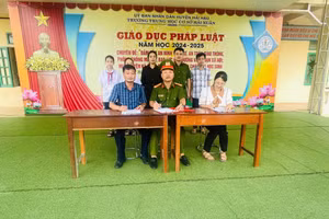 Buổi tuyên truyền có sự tham gia của cán bộ UBND xã, Công an xã và đại diện nhà trường.