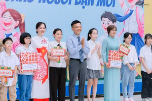 Thầy trò Trường THCS Tô Vĩnh Diện (Ô Chợ Dừa, Hà Nội) hân hoan chuẩn bị đón năm học mới 2025-2026. 