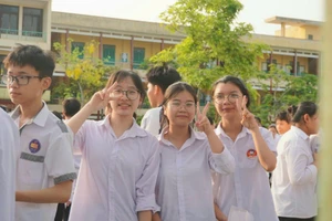 Học sinh dự thi vào lớp 10 tại điểm thi Trường THPT Giao Thủy, tỉnh Nam Định năm 2025. 