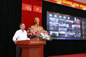 Cục trưởng Cục Nhà giáo và Cán bộ quản lý giáo dục Vũ Minh Đức phát biểu tại hội thảo. Ảnh: Đình Tuệ.