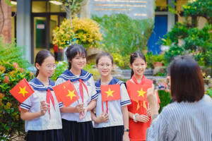 Phụ huynh lưu lại những khoảnh khắc đáng nhớ của các con tại lễ khai giảng năm học mới 2025-2026. 