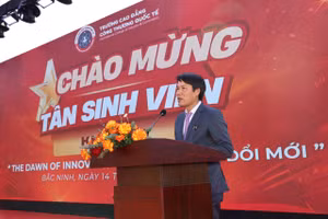 Ông Đoàn Văn Minh - Hiệu trưởng Trường Cao đẳng Công thương Quốc tế nhắn nhủ thông điệp tới các tân sinh viên khóa 17. 