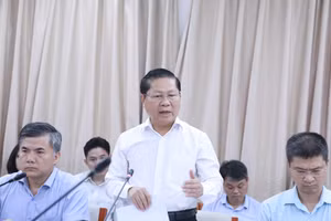 Thứ trưởng Lê Tấn Dũng nêu bật một số kết quả quan trọng trong việc thực hiện giải quyết thủ tục hành chính, cung cấp dịch vụ công trực tuyến tại Bộ GD&ĐT. Ảnh: Đình Tuệ.