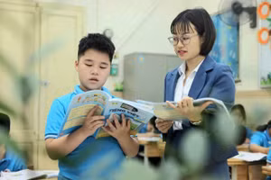 Cô Nguyễn Thị Thu Nga trong giờ dạy trên lớp. Ảnh: Thanh Tùng. 