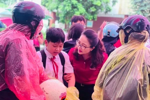 Nếu thời tiết mưa và bị ngập sâu, các nhà trường sẽ chủ động phương án, hình thức dạy và học để báo tới phụ huynh học sinh. 